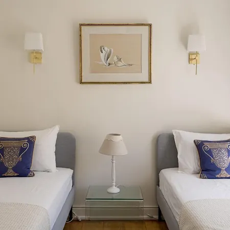 Royal Hideaway 2br Pool Retreat Estoril