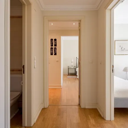 Royal Hideaway 2br Pool Retreat 아파트