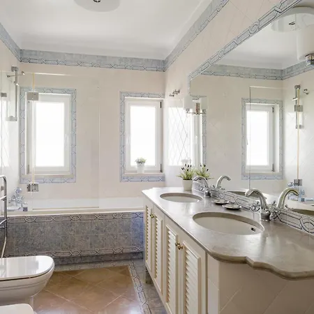 Royal Hideaway 2br Pool Retreat Apartamento