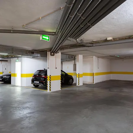 Royal Hideaway 2br Pool Retreat 아파트