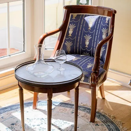 Royal Hideaway 2br Pool Retreat 아파트